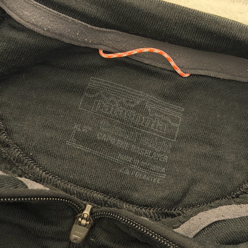 Patagonia Women's Black Long Sleeve Top - Picture 3 of 3